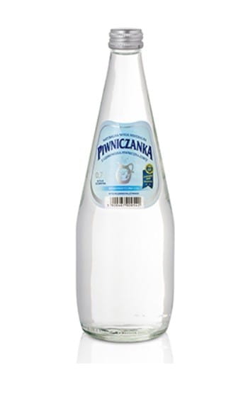 Eau minérale naturelle à faible saturation en CO2 750 ml PIWNICZANKA