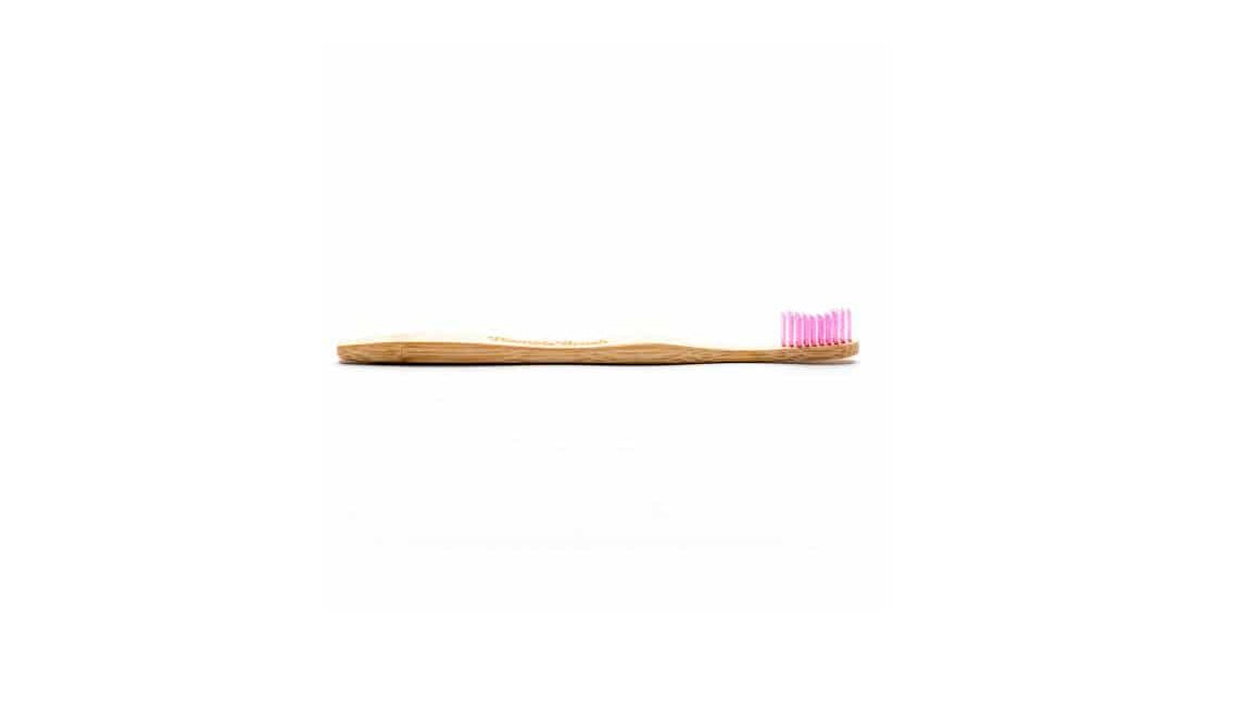 Une brosse en bambou violet doux HUMBLE